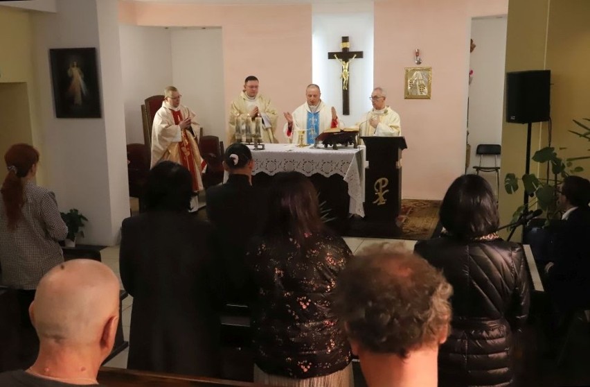 Światowy Dzień Chorego w Radomskim Szpitalu Specjalistycznym. Biskup Marek Solarczyk odprawił mszę i modlił się z pacjentami (FOTO)
