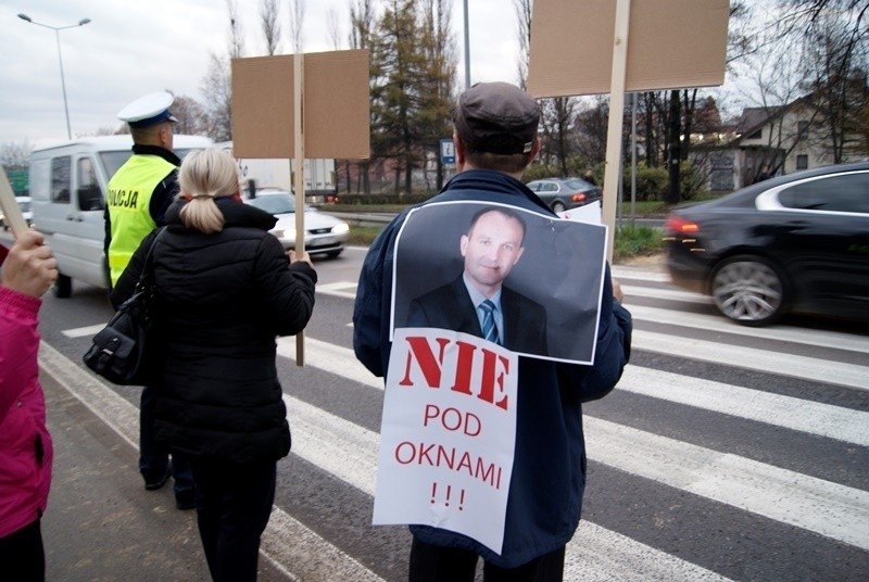 Protest przeciwko planowanej obwodnicy Olkusza.