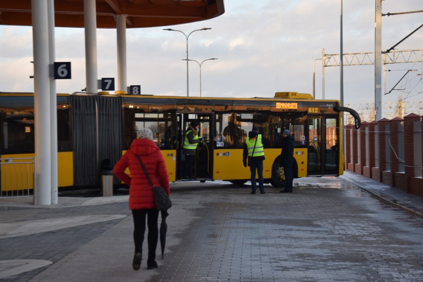 Odsłonięcie płyty pamiątkowej w hołdzie dla Sławomira Pajora w Zintegrowanym Centrum Przesiadkowym [ZDJĘCIA]