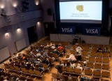 Różan. Do miasta zawitało objazdowe kino Visa. 23.10.2019. Seanse trwały do późnych godzin wieczornych