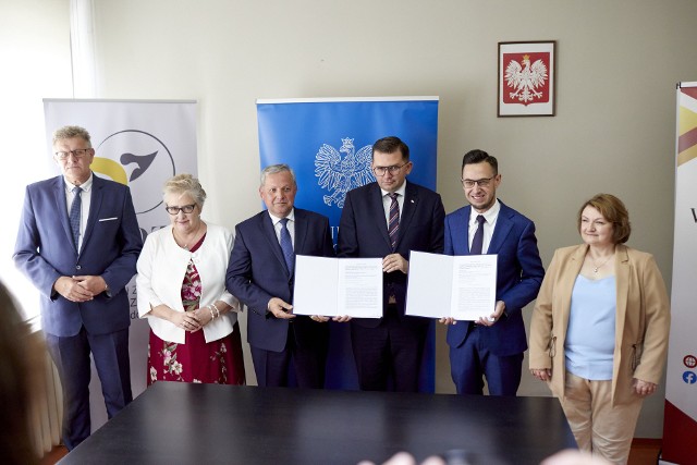 W szpitalu w Wadowicach podpisana została umowa dotycząca dofinansowania rozbudowy pawilonu "E" z rezerwy budżetu państwa