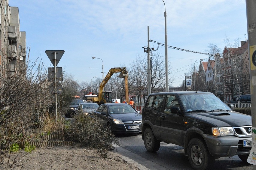 Wrocław: Awaria wodociągowa w samym centrum. Uwaga na utrudnienia (ZDJĘCIA)