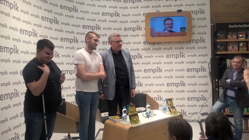 Artur Andrus w Empiku w Manufakturze. Dziennikarz, satyryk, piosenkarz promował swoją najnowszą płytę [zdjęcia]