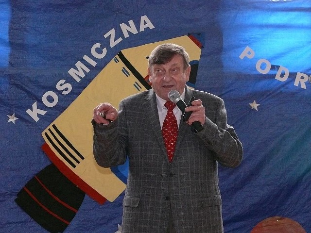 Mirosław Hermaszewski przez ponad godzinę dzielił się wspomnieniami z uczniami z Osieka.