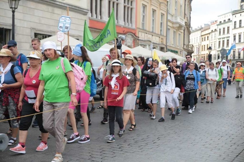 Kraków. Pielgrzymi tłumnie ruszyli na Janą Górę [ZDJĘCIA]