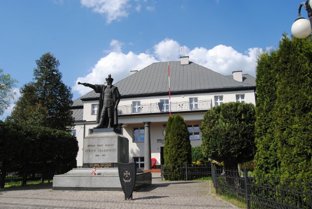 Taras widokowy Centrum w Czarncy ma od niedawna balustradę z elementami heraldycznymi Hetmana Stefana Czarnieckiego.