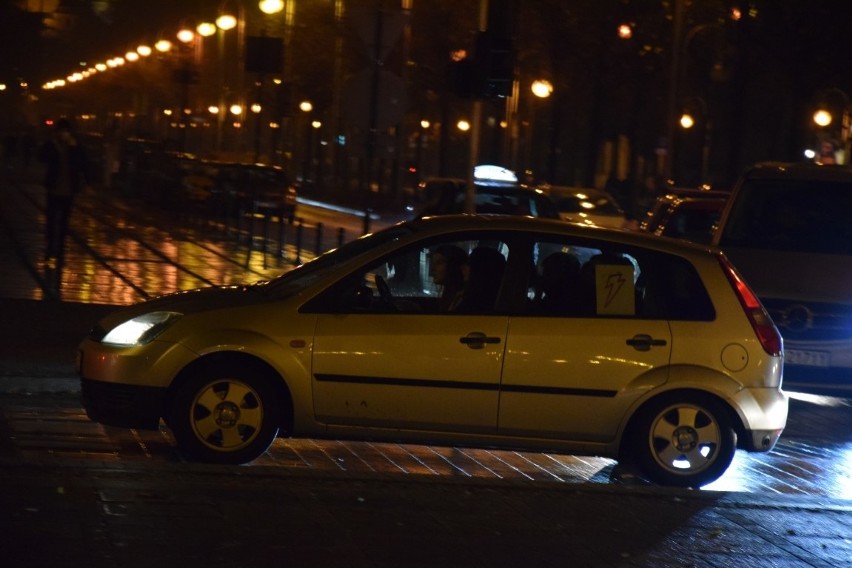 Strajk kobiet w Częstochowie. Protestujący blokowali ruch na...