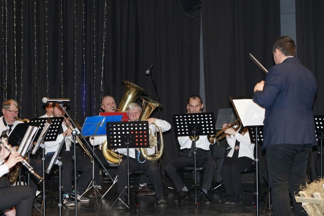 Tak prezentowała się Orkiestra Dęta Floriana z Kościelca podczas Wielkiej Kazimierskiej Wigilii. Muzycy wkrótce ponownie odwiedzą Kazimierzę Wielką