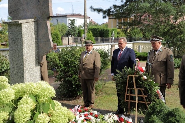 Dokładnie w 77. rocznicę śmierci "Inki" leśnicy złożyli kwiaty pod pomnikiem przy siedzibie Nadleśnictwa Browsk oraz przy kościele w Narewce