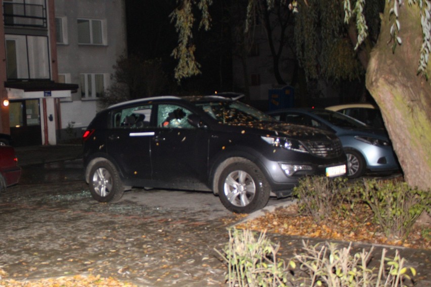 Pijany 24-latek zniszczył siedem samochodów