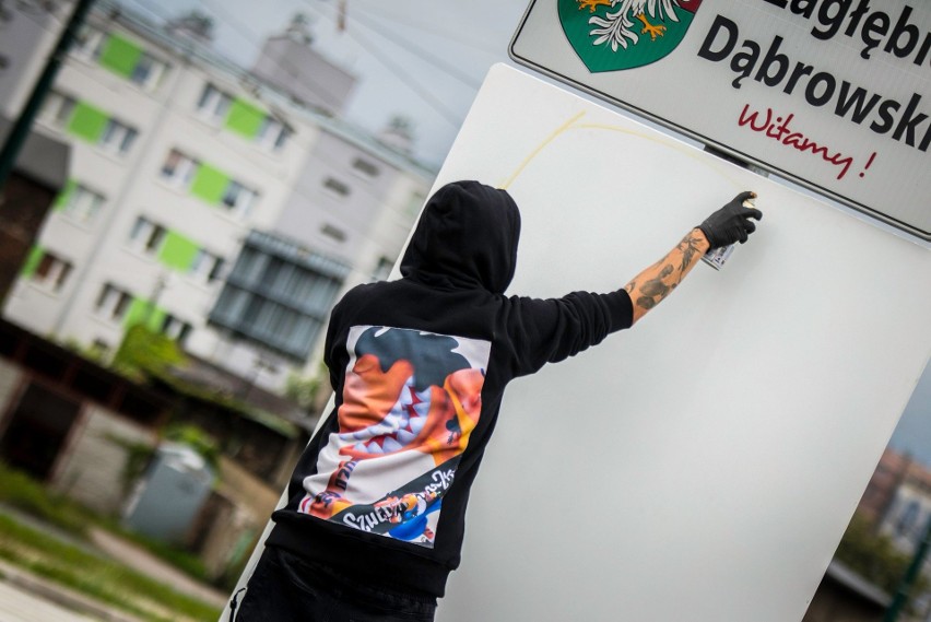 Żółty ludzik w Sosnowcu pyta kierowców o... paszport. Graffiti Szwedzkiego w kampanii promocyjnej miasta ZDJĘCIA