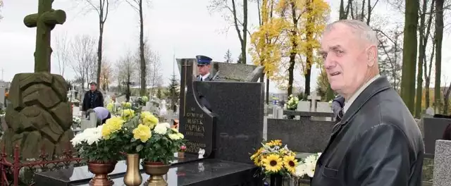 Straciliśmy już nadzieję na wyjaśnienie tajemnicy śmierci syna - mówi Jan Papała. Ojciec generała uczestniczy we wszystkich organizowanych kilka razy w roku uroczystościach przy grobie syna.