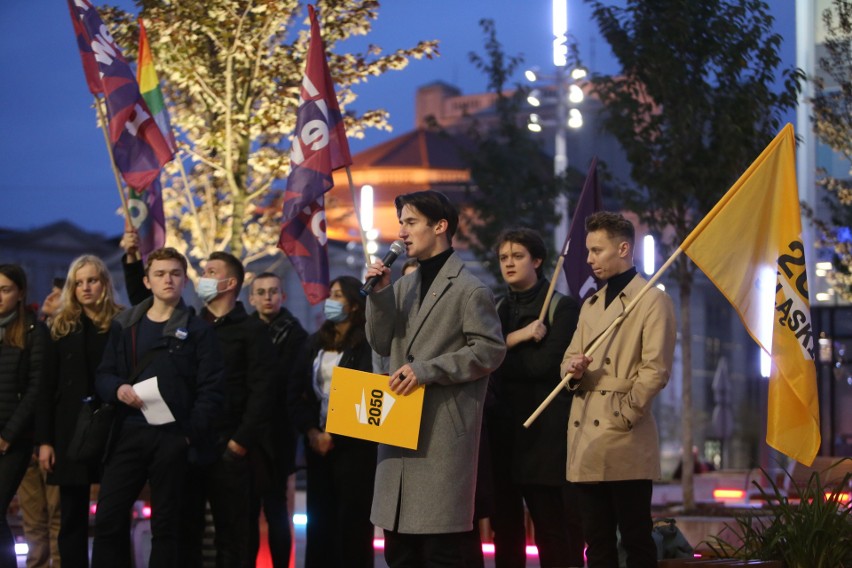 Protest w Katowicach przeciwko zmianom w systemie edukacji....