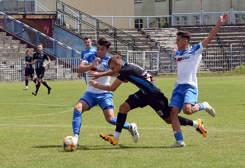 4 liga podkarpacka. Aleksander Drobot zdobył dwie brami i Igloopol Dębica ograł JKS Jarosław 2:1 [RELACJA, ZDJĘCIA]