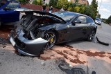 Tarnów. Ferrari zderzyło się z seicento i seatem. Samochód nadaje się do kasacji