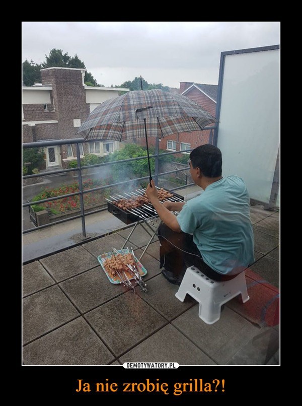 Pieczenie kiełbasek pod parasolem to jeszcze nic. Kliknijcie w galerię zdjęć i zobaczcie do czego zdolni są Janusze na balkonie. W niektóre pomysły aż ciężko uwierzyć!