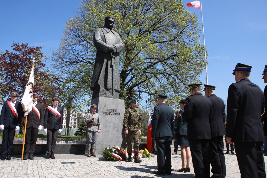 Pod pomnikiem Piłsudskiego w Łodzi odbyły się kilka dni temu...