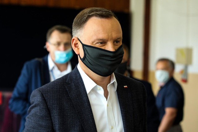 Andrzej Duda podczas głosowania w Krakowie