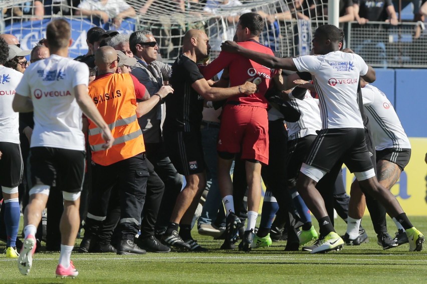 Dantejskie sceny na meczu Bastia - OL