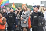 III Marsz Równości w Toruniu. Uczestnicy szli pod hasłem "Dla życia i rodziny". Marsz ochraniała policja
