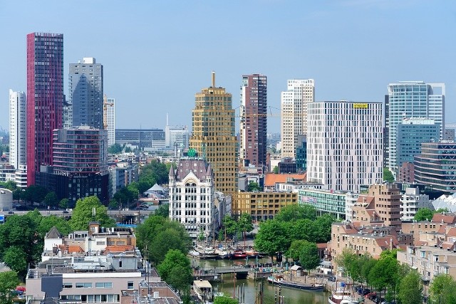 Widok na holenderskie miasto Rotterdam.