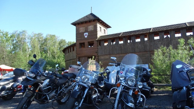 VII Zlot Motocyklowy Szlakiem Hetmana Zamoyskiego w grodzie rycerskim pod Byczyną.