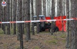 Lipiny Górne-Borowina. Śmiertelny wypadek w lesie. 71-latek został przygnieciony przez ciągnik