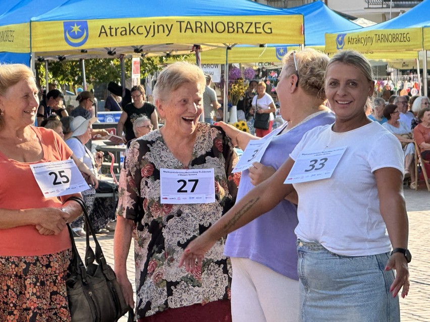 W Tarnobrzegu rozpoczęły się Dni Seniora 2023. Na koncercie Andrzeja Rybińskiego wszyscy śpiewali "Nie liczę godzin i lat". Zobacz zdjęcia 