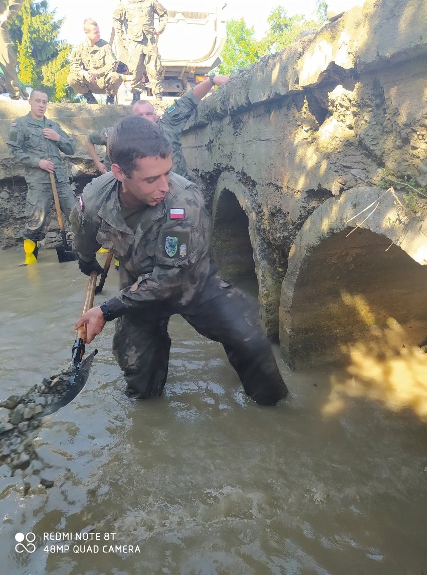 Saperzy z Niska pomagają w usuwaniu skutków gwałtownych...