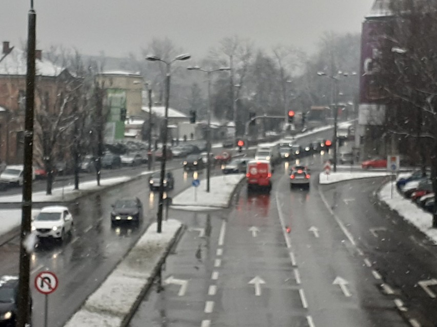 Trudne warunki w Beskidach, do kolizji doszło m.in. na...