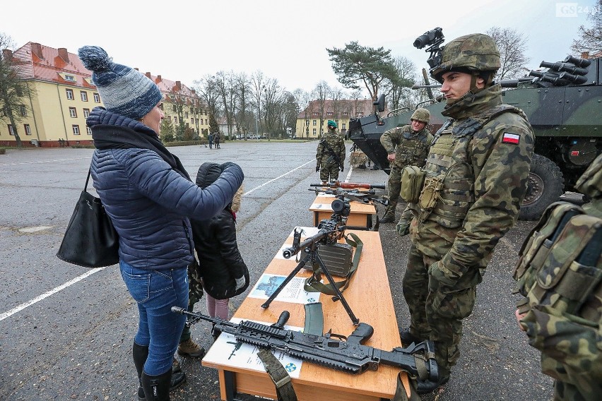 "Ferie z Wojskiem" w koszarach 12 Brygady Zmechanizowanej w...