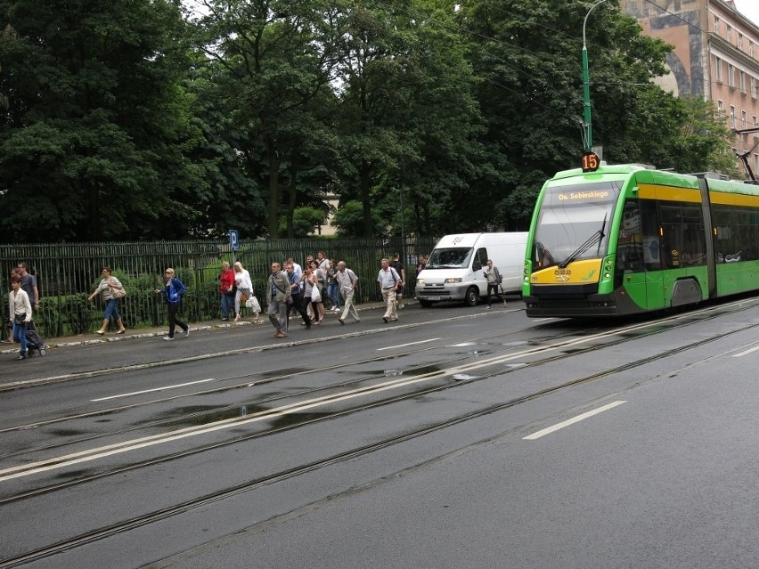 Ul. Grunwaldzka: Zderzenie dwóch aut. Wstrzymano ruch...