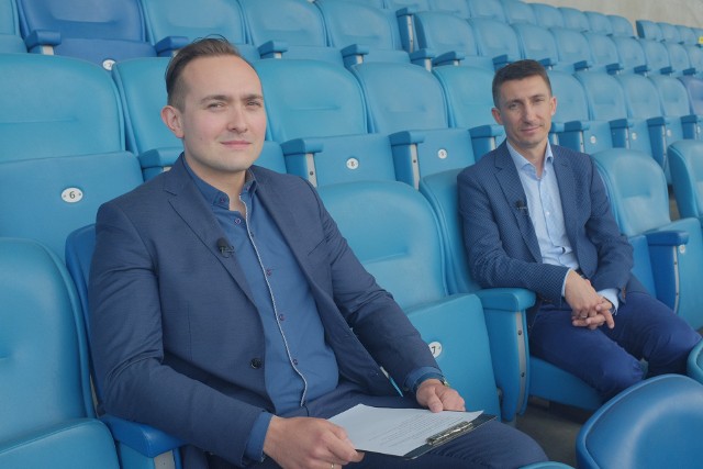 Karol Kurzępa, dziennikarz Kuriera Lubelskiego i Paweł Gil, międzynarodowy sędzia piłkarski i lubelski koordynator Euro U-21