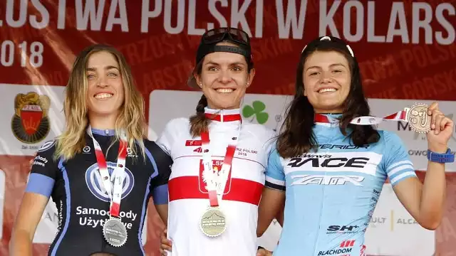 Medalistki wyścigu elity, od lewej: Katarzyna Solus-Miśkowicz, Maja Włoszczowska i Gabriela Wojtyła