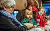 Dziś Dzień Babci, a jutro Dzień Dziadka. Jak obchodzić te świętach w czasach epidemii?