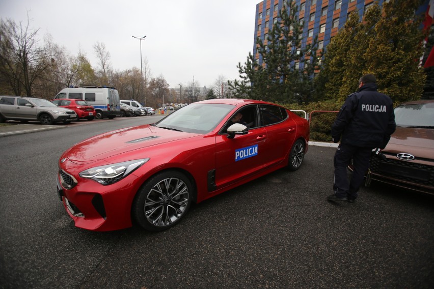 Nowe samochody zasiliły flotę śląskiej policji