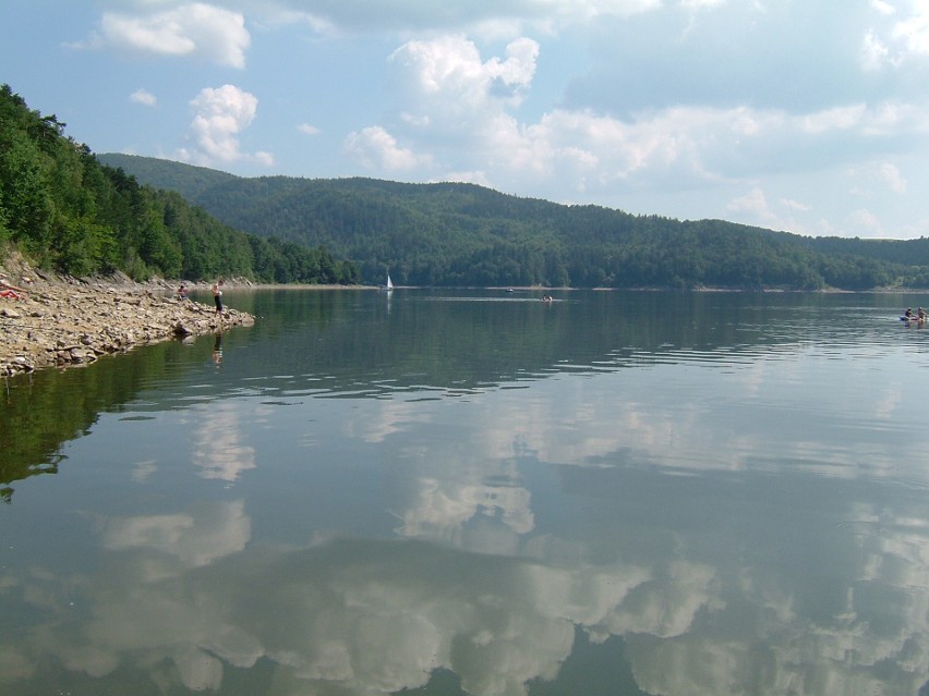 Jezioro Żywieckie to idealne miejsce na weekend nad wodą lub...
