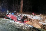 Groźny wypadek pod Nysą. Samochód osobowy dachował [ZDJĘCIA]