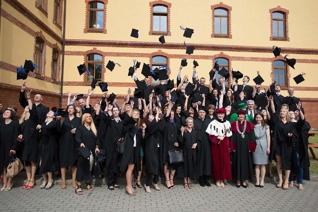 Studenci-absolwenci WHSZ w Słupsku.