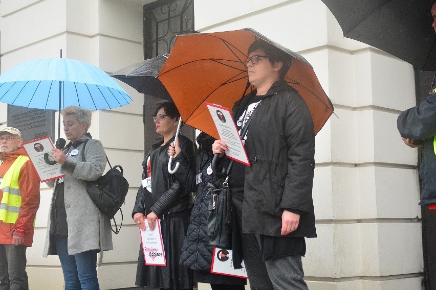 Protesty zwolenników i przeciwników zaostrzenia ustawy aborcyjnej w Radomiu