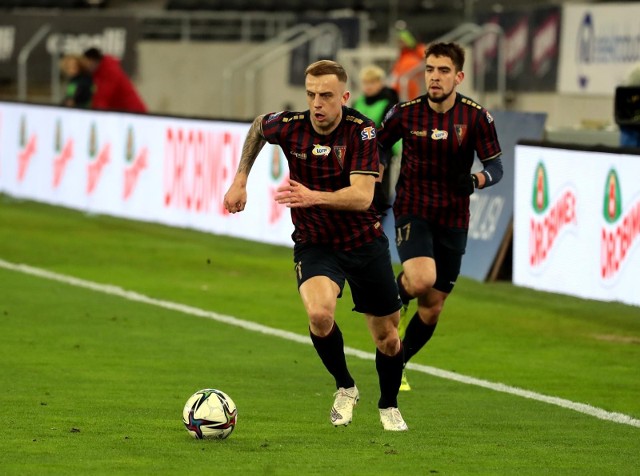 Szczecin 08 04 2022pko ekstraklasa mecz pogon szczecin bordowo granatowe strojo i wisla ploc stroje bialena zdjeciu kamil grosickifot. andrzej szkocki / polska press