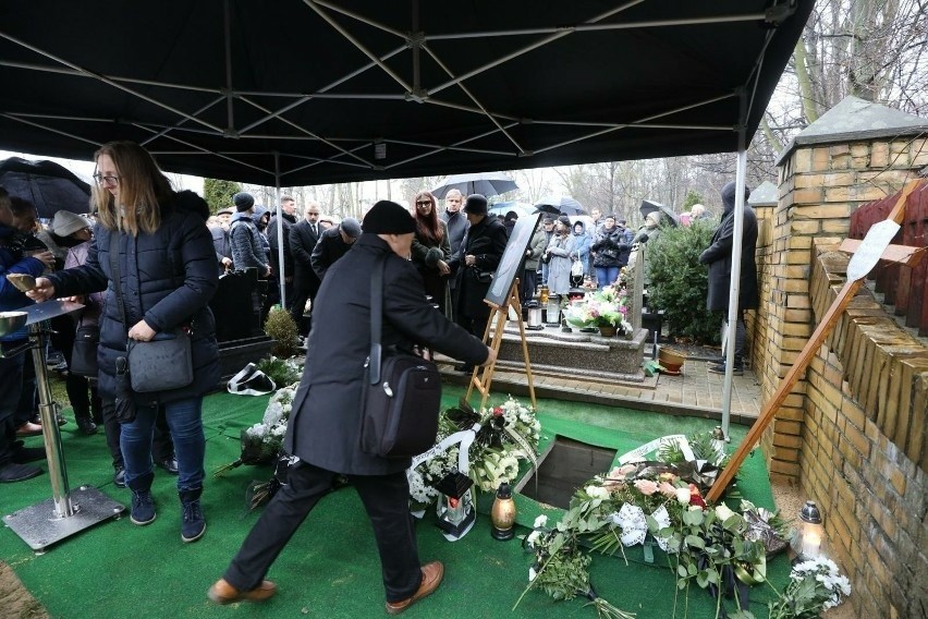 Tak wyglądał pogrzeb Krzysztofa Respondka ZDJĘCIA. Znane osobistości pożegnały artystę. Tak wyglądało ostatnie pożegnanie