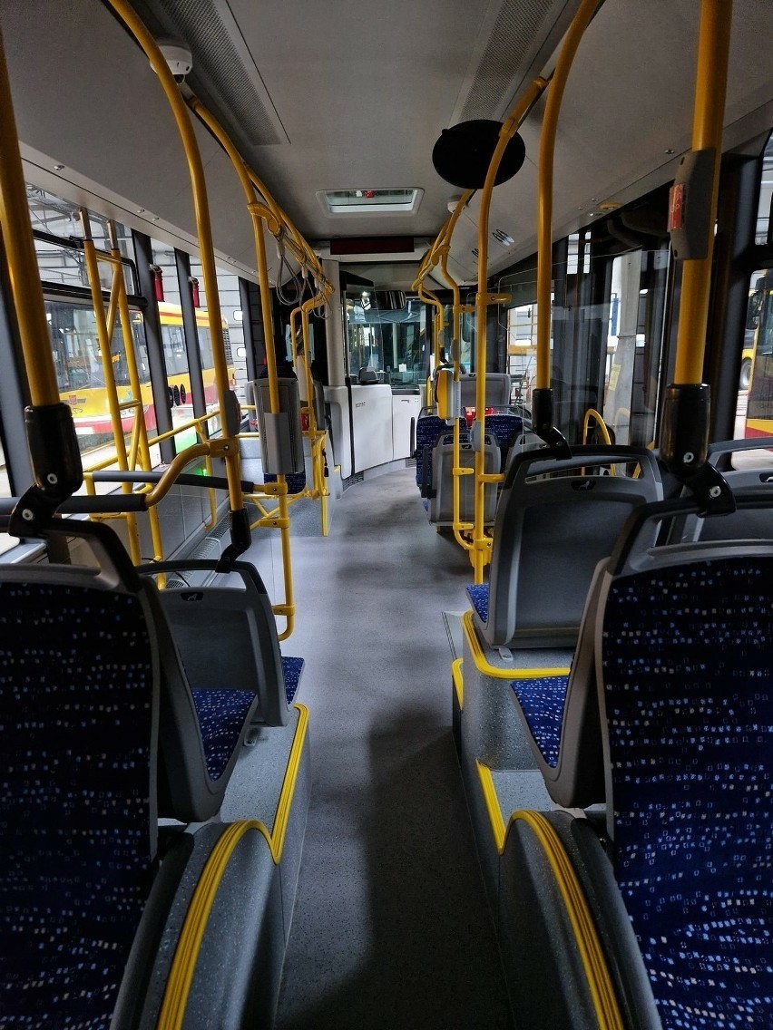 Nowe autobusy MAN ze Starachowic będą wozić pasażerów w Kielcach. Wyjadą na ulice już w marcu. Zobacz jak się prezentują 