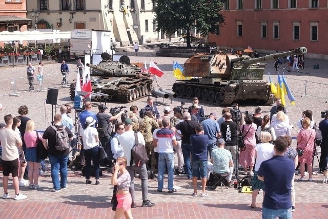 Najbardziej imponujące eksponaty to czołg T-72B i armatohaubica Msta-S