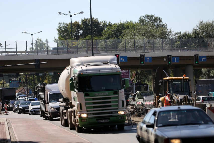 Kraków. Gigantyczne korki na al. 29 listopada. "Inspektor ZIKiT nie przewidział..." [ZDJĘCIA]