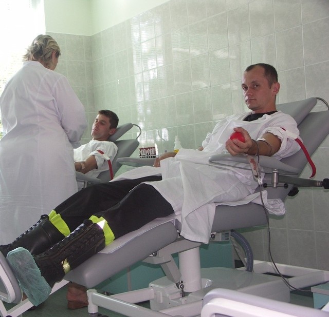 Podczas środowej akcji oddawania krwi dla rannego strażaka.