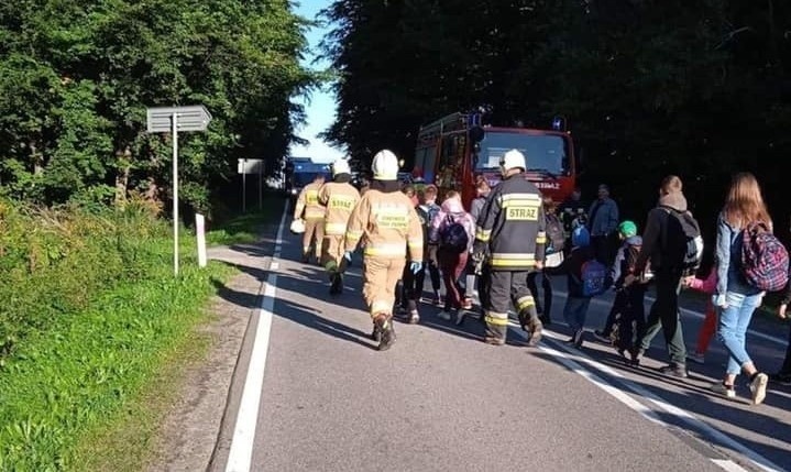 Wjechał w autobus pełen dzieci. Nie ma już prawa jazdy, grożą mu trzy lata więzienia