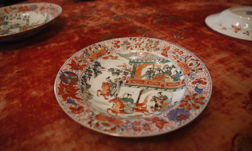 Minister kultury Piotr Gliński przekazał cenną chińską porcelanę dla zamku w Łańcucie [ZDJĘCIA]