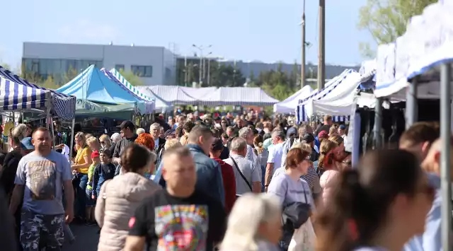 Niedzielna giełda w gorzowie zawsze przyciąga mnóstwo klientów. 