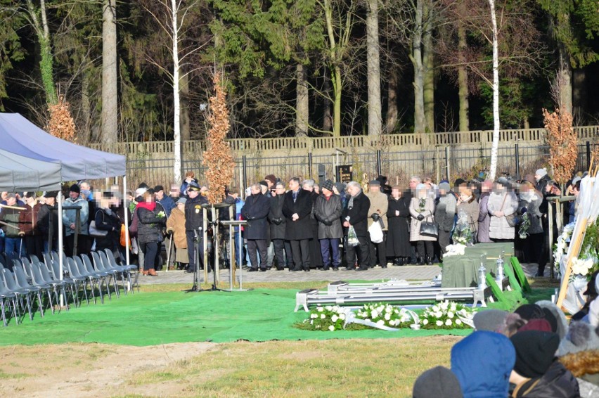 Pogrzeb tragicznie zmarłych nastolatek w Koszalinie. Dziewczynki zostaną pochowane na cmentarzu w Koszalinie [ZDJĘCIA, WIDEO]